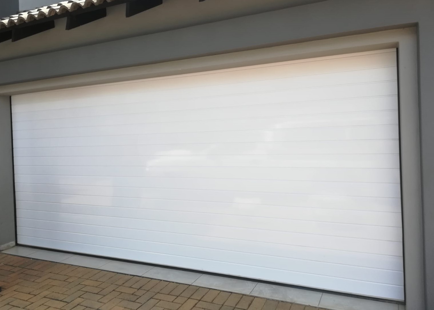 Single Aluminium Glass Door - Sleek and modern design perfect for contemporary homes.